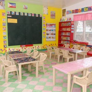 Turnover of classrooms in Estefania Elementary School