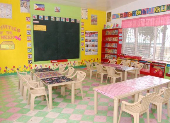 Turnover of classrooms in Estefania Elementary School Turnover of classrooms in Estefania Elementary School