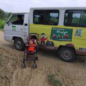 Mingo van serves as Santa’s sleigh for Rene Boy